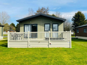 Audley Lodge with Hot Tub